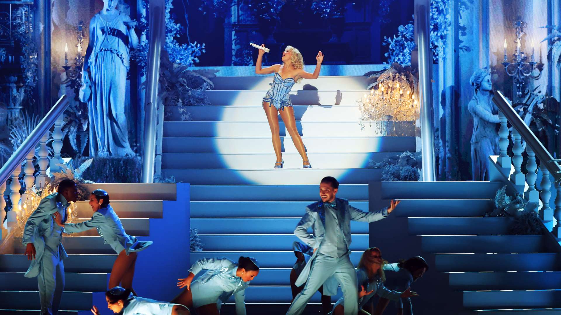 雪花摩天轮为主体 哈尔滨马拉松完赛奖牌亮相.